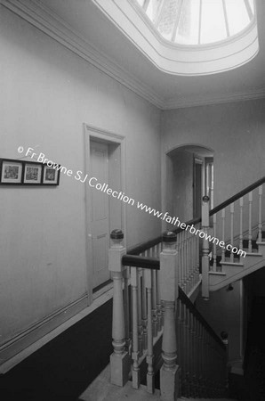 VICARSTOWN GRATTEN LODGE STAIRCASE